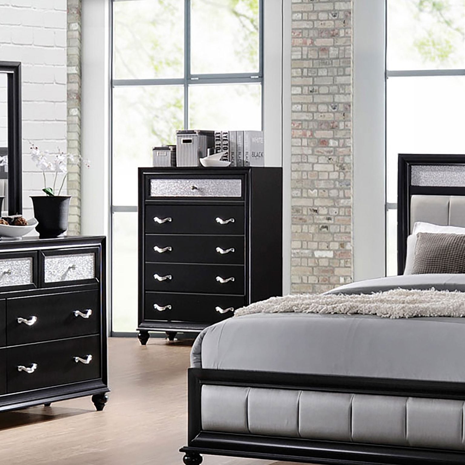 Barzini II Glam Black Chest