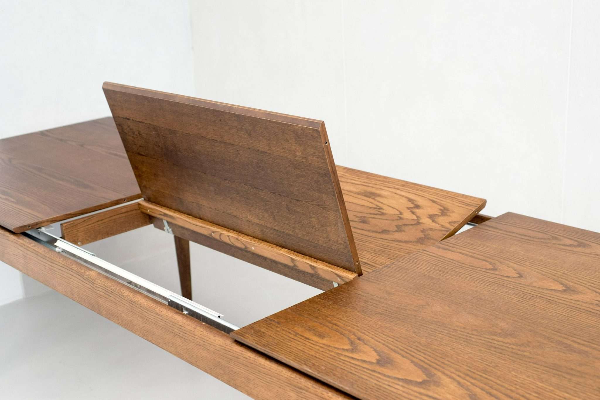 Modrest Dallas Mid-Century Modern Solid Wood Extendable Dining Table