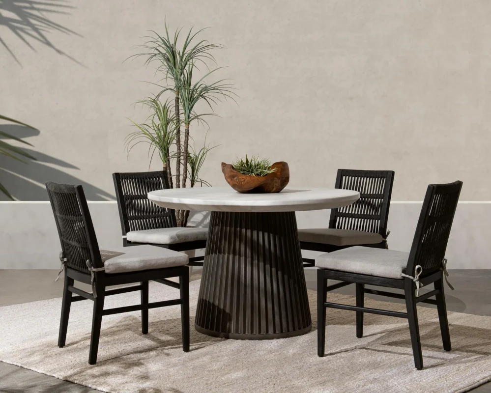 outdoor dining table
