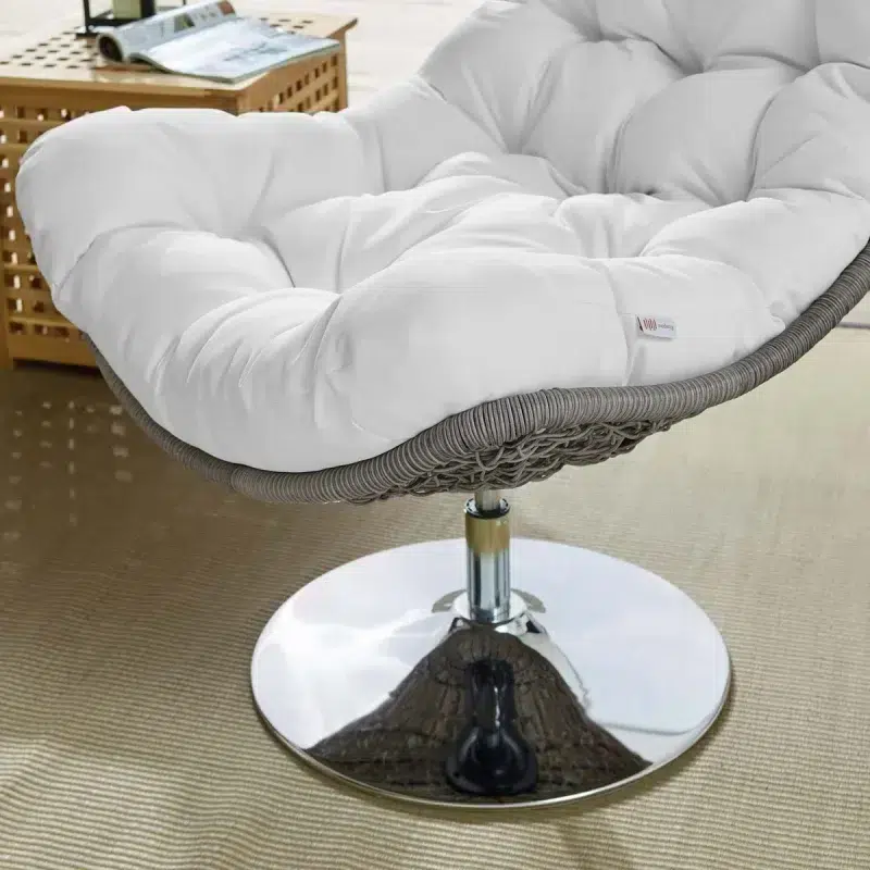 Outdoor swivel chair
