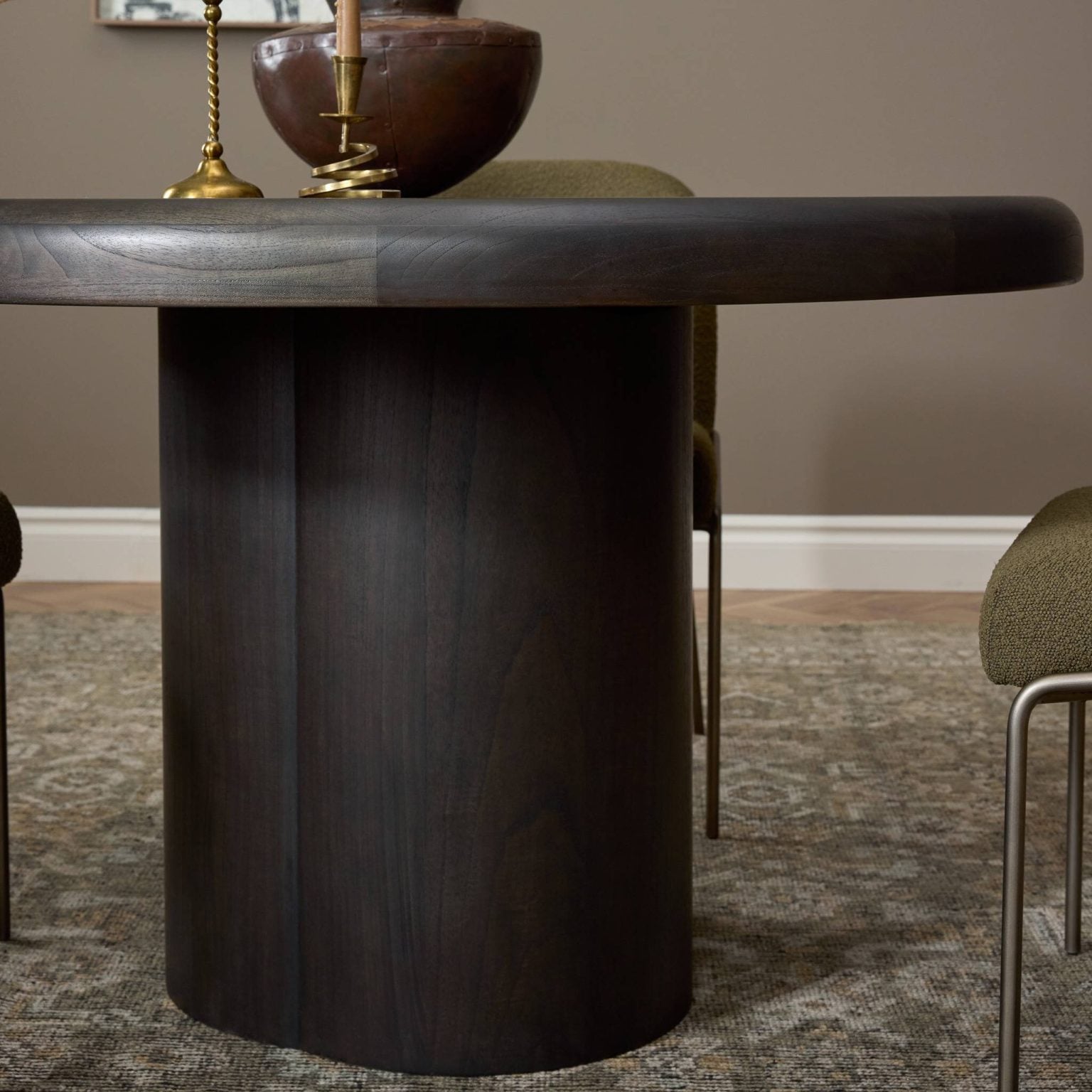 Pemble 48-Inch Round Extension Dining Table - Image 13